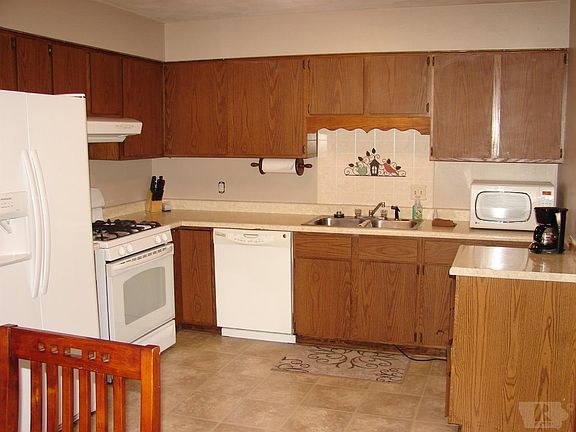 2nd image of 915 W King Dr