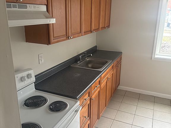 3rd image of 81 Shaker Heights Rd #125