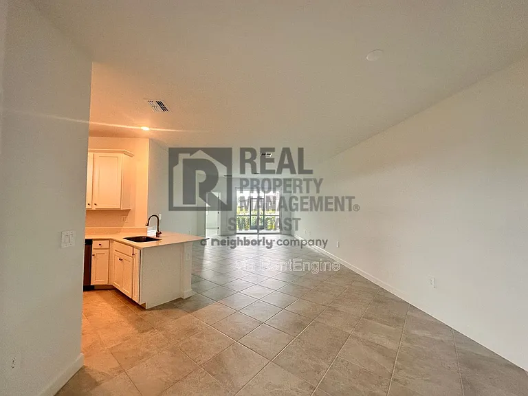 20501 Hazelnut Ct S — Photo 6