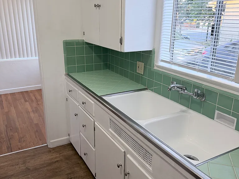 516 Claydelle Ave — Photo 12