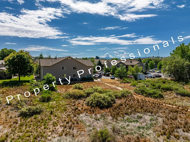 3037 Coal Mine Ave #F — Photo 8