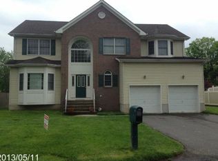 7 Adams St, Edison, NJ 08820