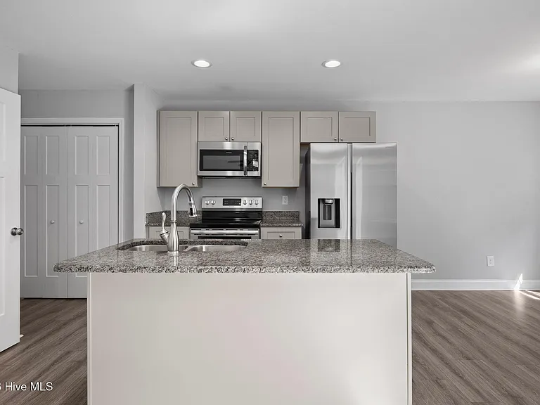 645 S Gaines St — Photo 24