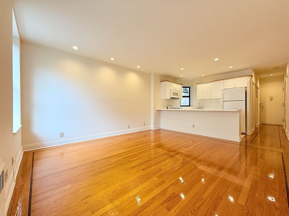 1st image of 322 E 34th St APT 4D