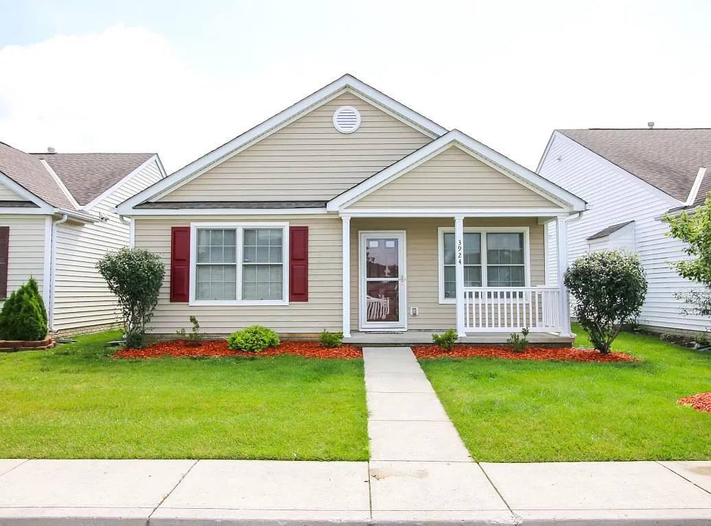 3924 Cleggan St photo 1