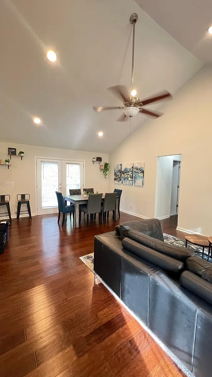 Building Photo - 3520 Shady Side Dr