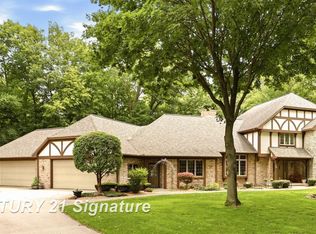 4210 Maple Woods Dr W, Saginaw, MI 48603