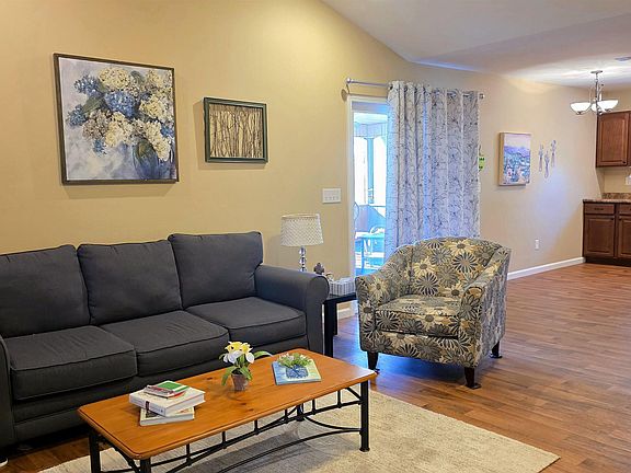 4th image of 415 Beasley Rd