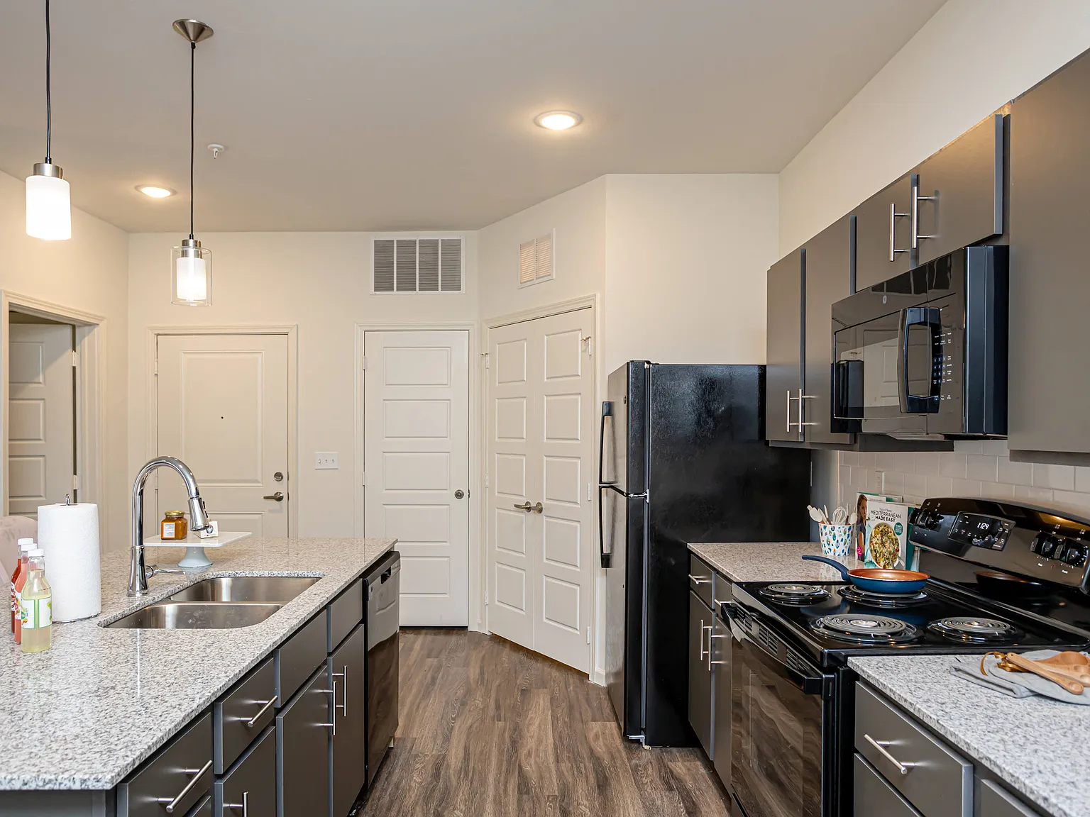 The Palms at Sunset Lakes Apartment Homes — Photo 2