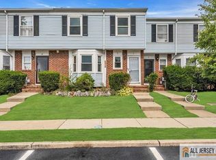 26 Tiger Lilly Ct, Sayreville, NJ 08872
