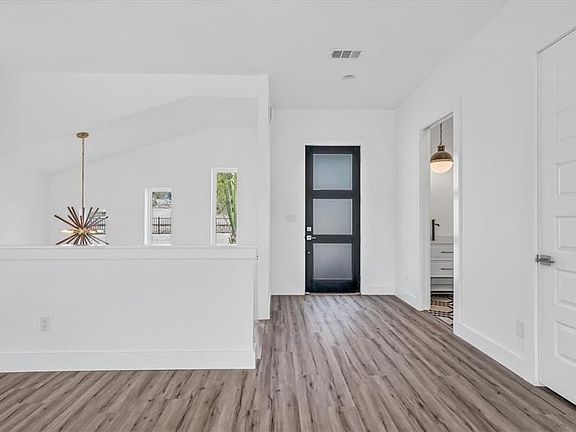 5th image of 3422 Congress Ave