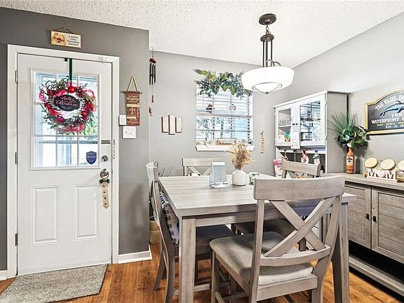 3rd image of 2102 Oriole St