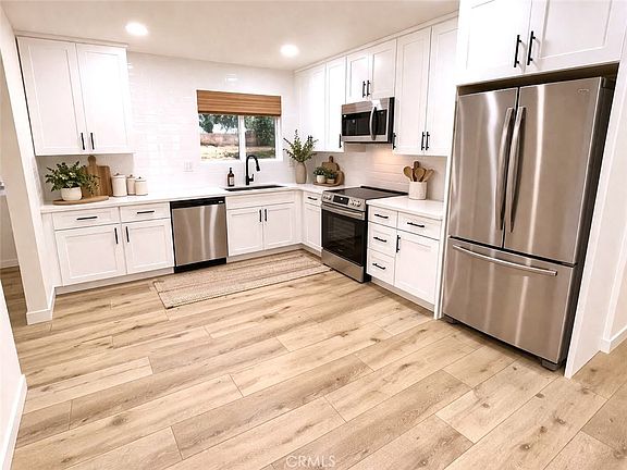 3rd image of 28451 Murrieta Rd