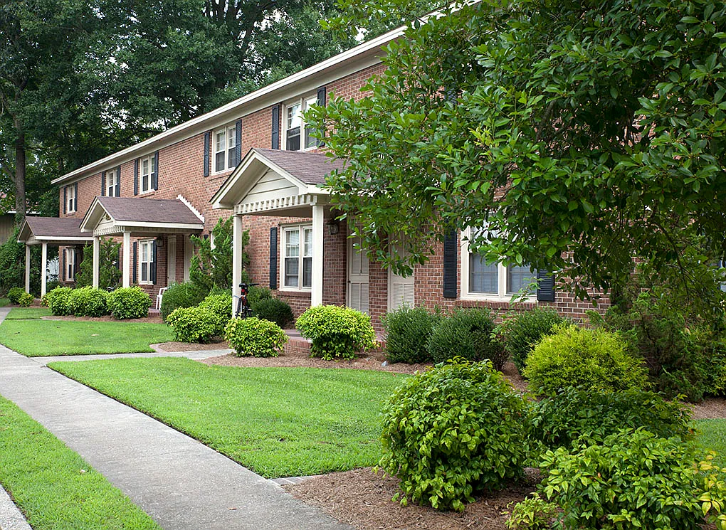 Eastbrook & Village Green Apartments — Photo 3