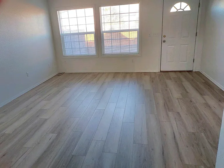 1738 S Juniper St — Photo 3