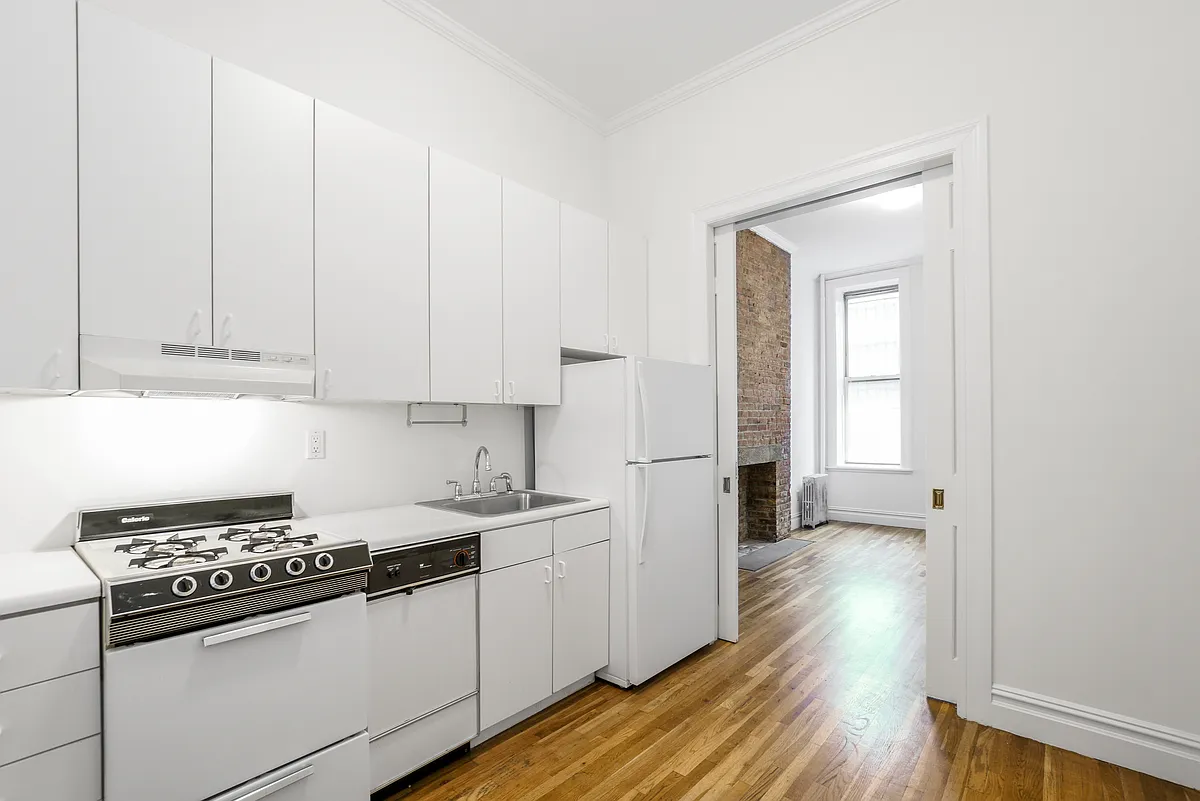 Building Photo - 105 Sullivan St #1A