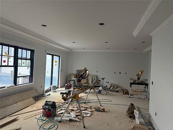 5th image of 93 Armington St