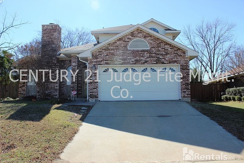 1st image of 910 Silverstone Dr