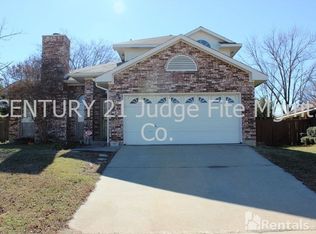 910 Silverstone Dr, Lewisville, TX 75067