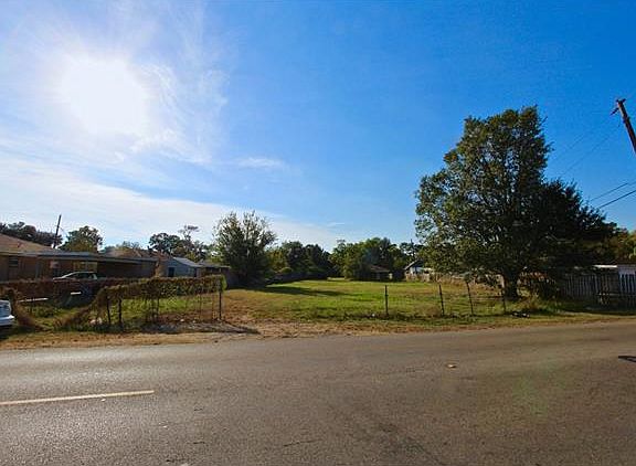 3rd image of 700 Elise Ave