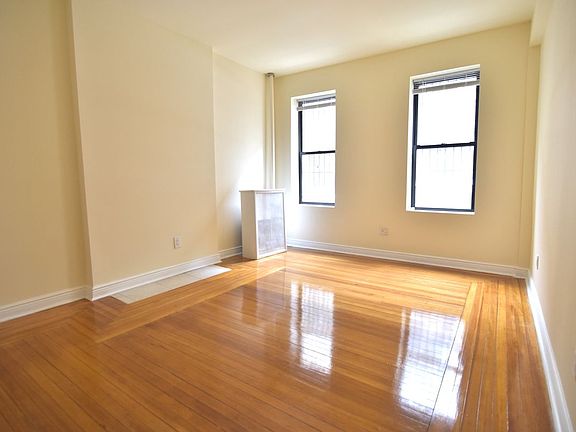 2nd image of 560 W 149th St #W1