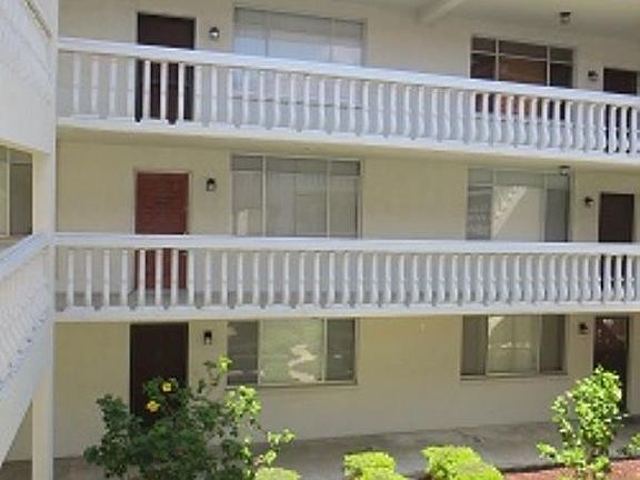 3rd image of 2623 Seville Blvd Unit 208