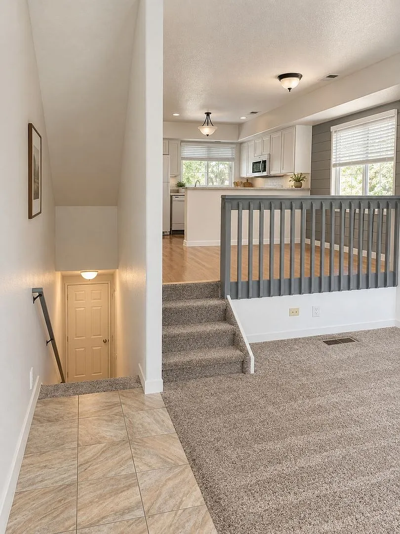 Spacious 2BR Townhome in Denver — Photo 2