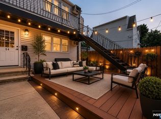 54 Chestnut St, Weehawken, NJ 07086