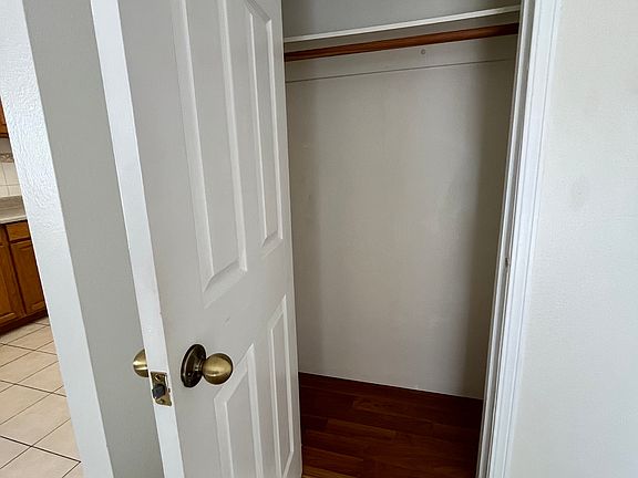 5th image of 301 Alderbrook Dr