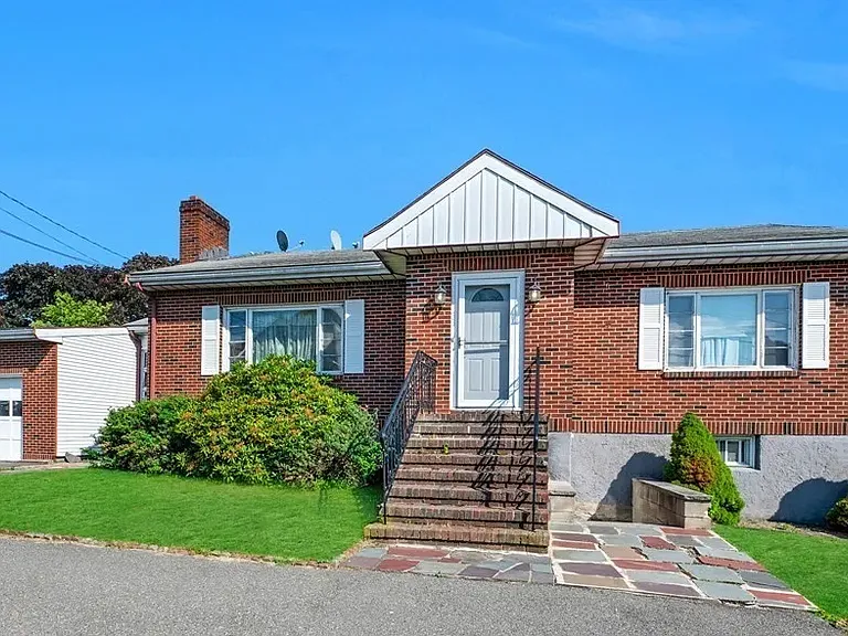 33 Derby Rd #B — Photo 1