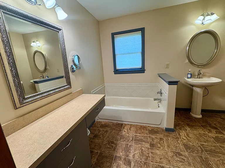 122 N Buckner Tarsney Rd — Photo 10