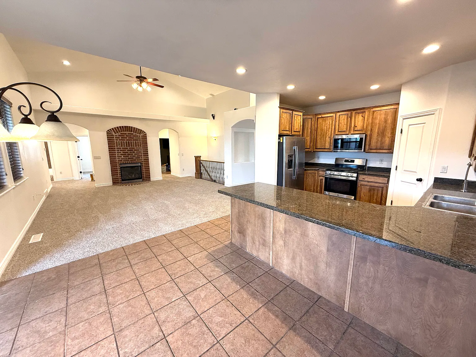 6 bed, 3.5 bath, 4328 sqft, $4,500 — Photo 3