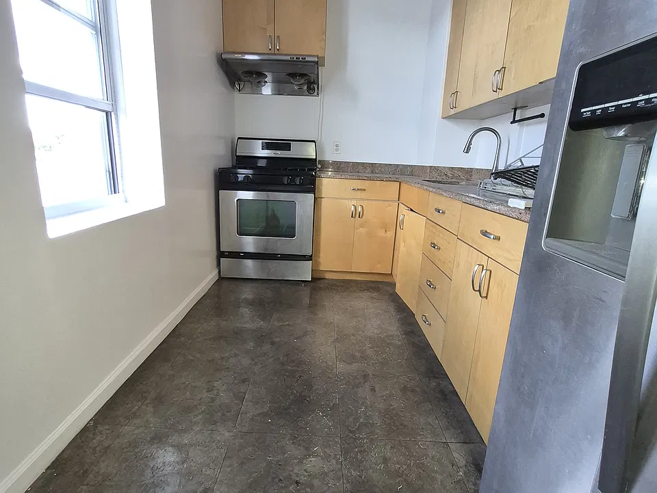 10-12 34th Ave #3R