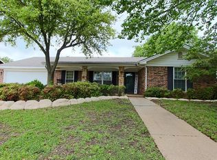 704 Glenhaven Dr, Hurst, TX 76054