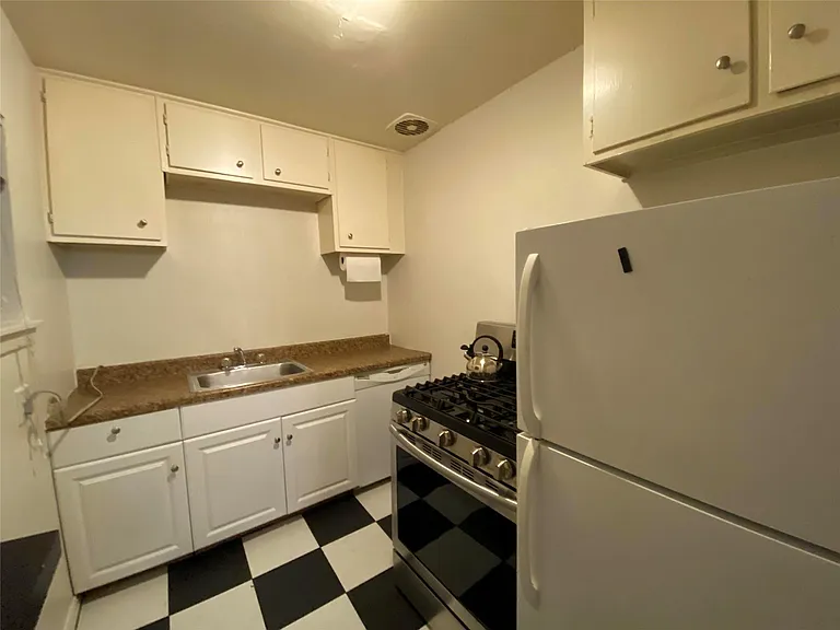205 Avondale St #5 — Photo 4