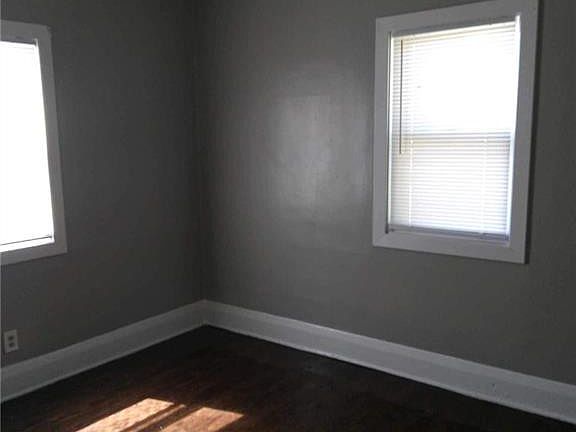 4th image of 1836 Broadway St