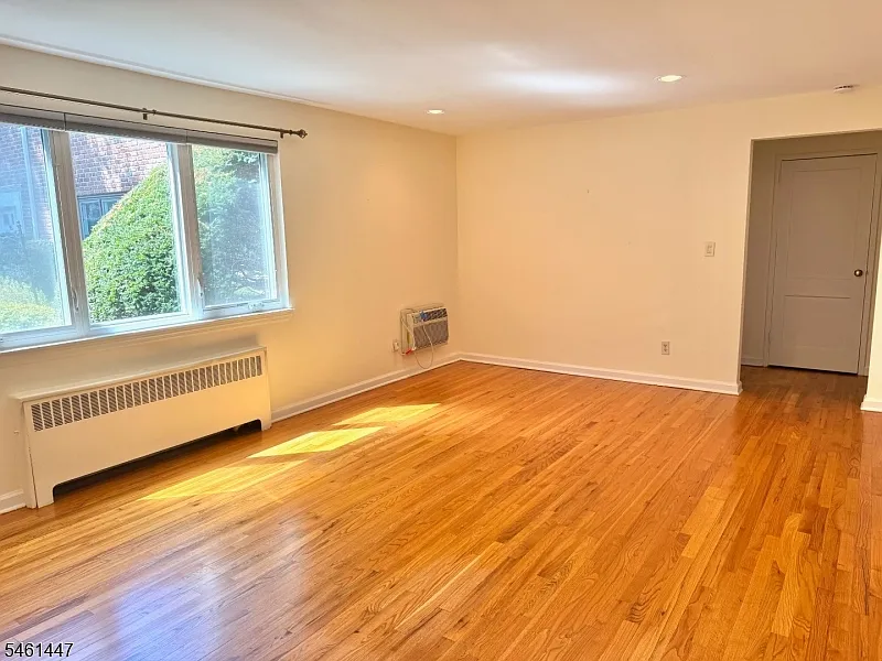1 bed, 1.0 bath, 738 sqft, $2,250 — Photo 3