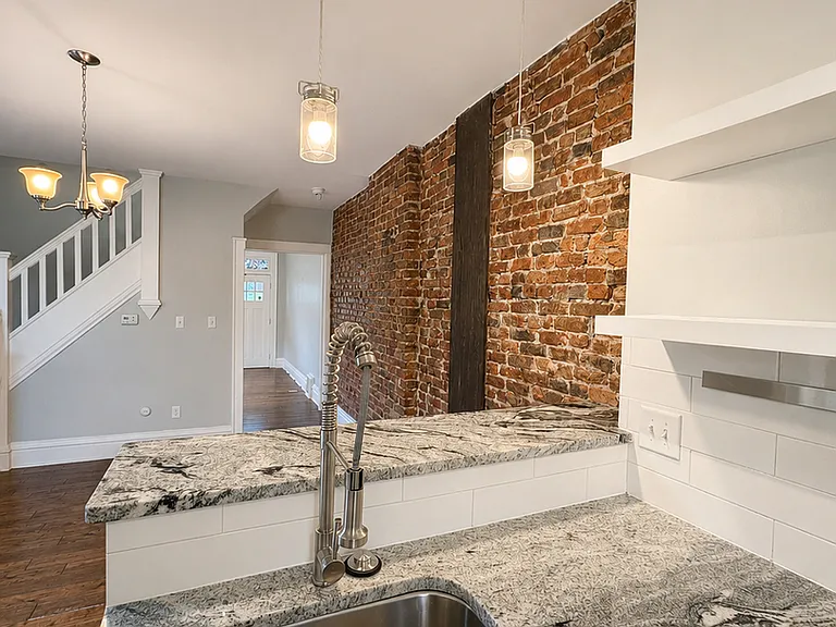 390 E Whittier St — Photo 9