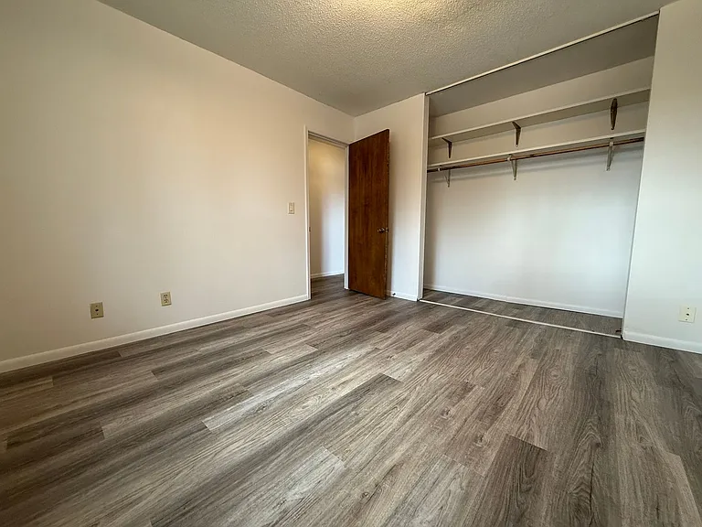 1116 2nd Street SE - Uptown Apartments — Photo 25