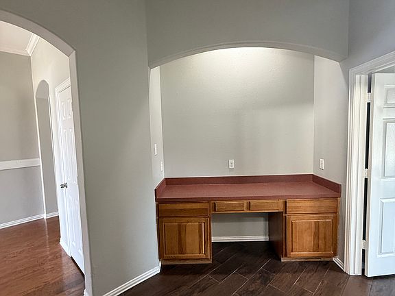 4th image of 713 Fannin Ln