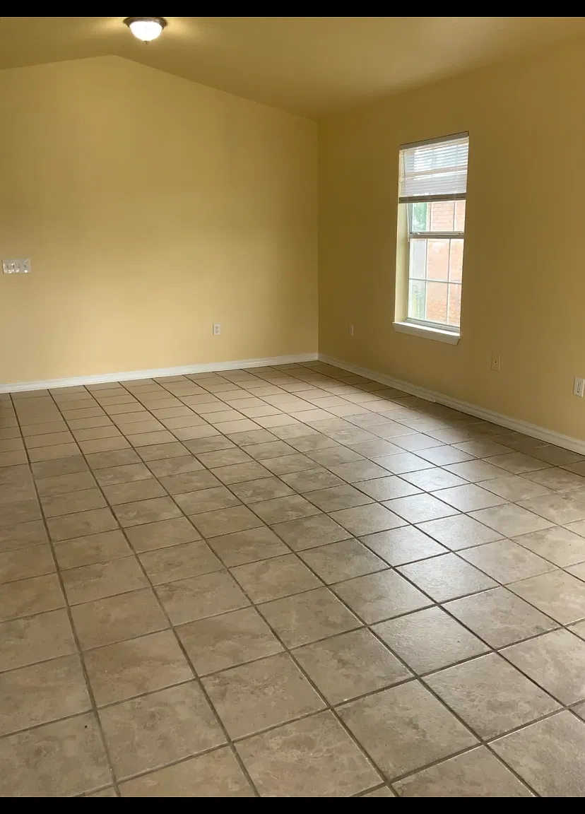 3 bed, 1300 sqft, $1,690 — Photo 2