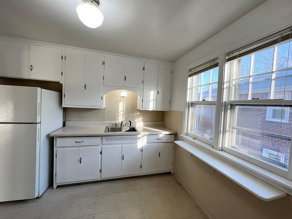1st image of 37 Concord Dr Floor 2