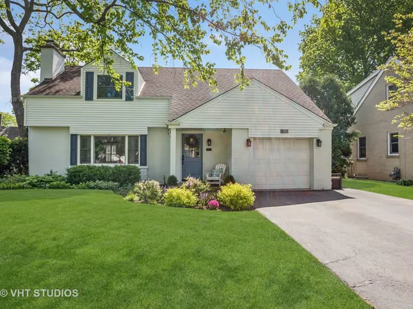 1161 Vernon Dr, Glenview, IL 60025