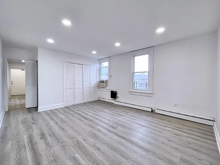 389 Monmouth St #3 — Photo 4