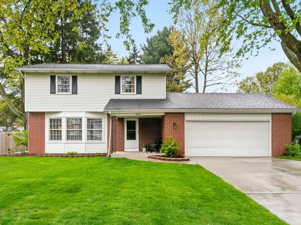 1027 Piccadilly Rd, Kalamazoo, MI 49006