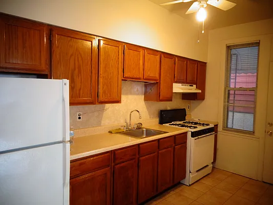 Rented by Zikos Realty Services | media 5