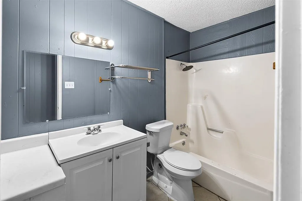 2 bed, 1.0 bath, 700 sqft, $1,025 — Photo 1