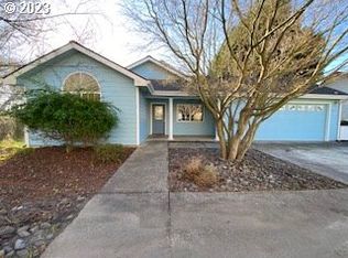 832 Limbaugh Way, Brookings, OR 97415