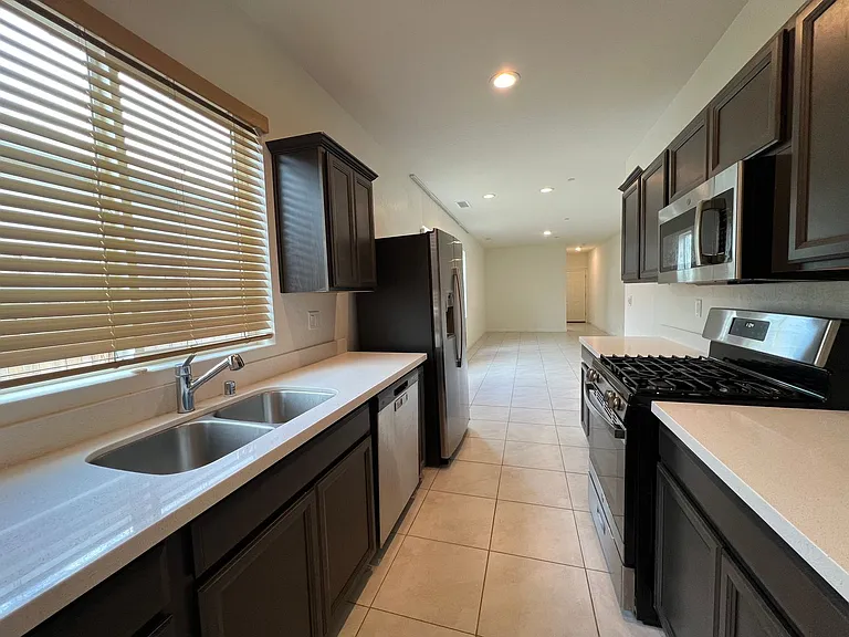 587 Sandtrap Ln — Photo 6