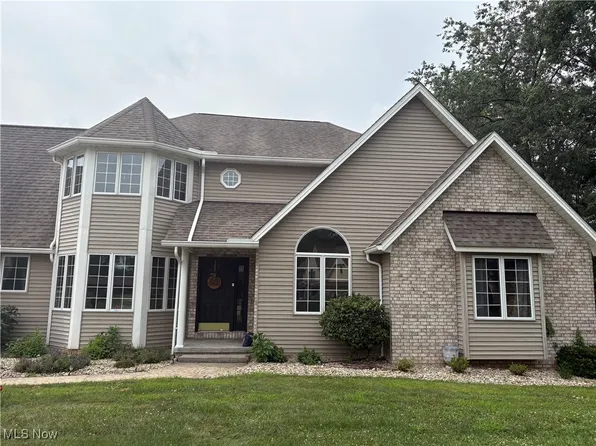 495 Hillcrest Dr NE, New Philadelphia, OH 44663